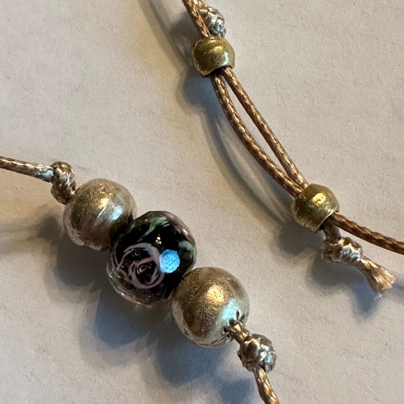 ARTISAN Pink Rose Green Leaf Faceted Black Lamp Work Antique Gold Cord Necklace - Picture 6 of 6